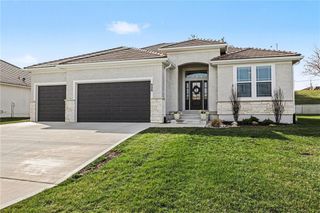 525 NE Sienna Place, Lee's Summit, MO 64064