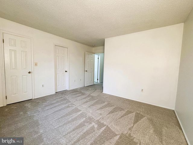 1 LYON LA, Franklin Park, NJ 08823