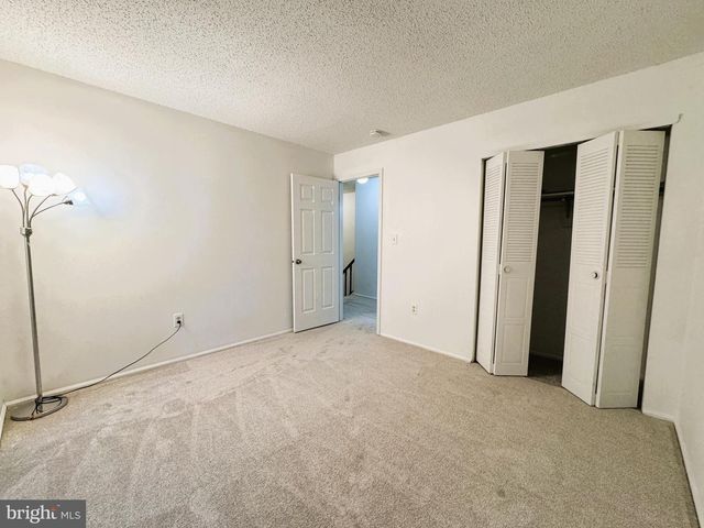 1 LYON LA, Franklin Park, NJ 08823