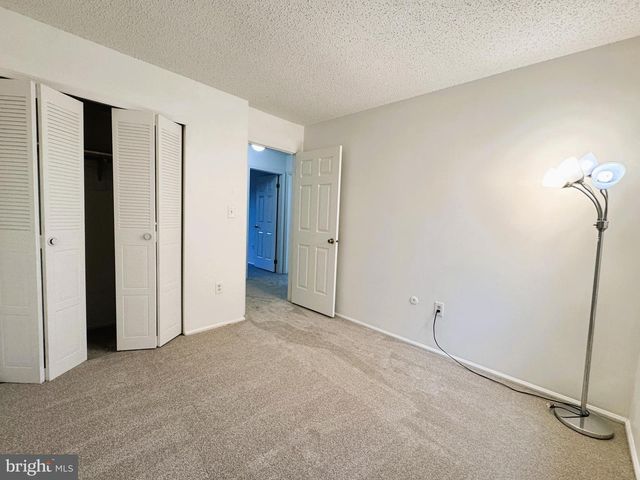 1 LYON LA, Franklin Park, NJ 08823