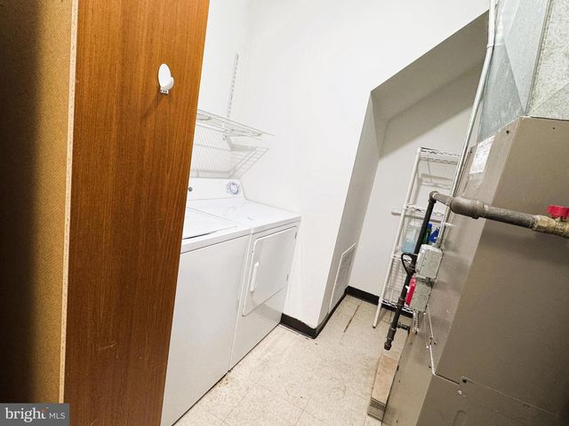 1 LYON LA, Franklin Park, NJ 08823