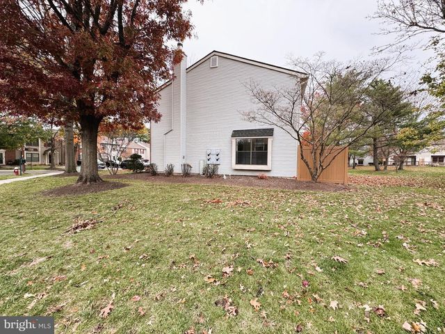 1 LYON LA, Franklin Park, NJ 08823