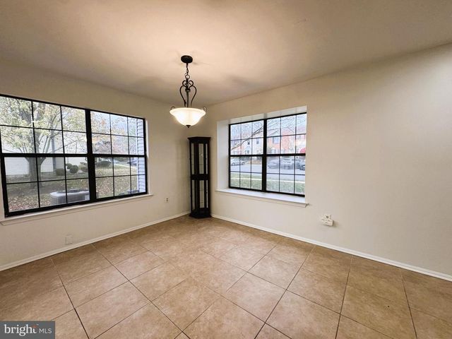 1 LYON LA, Franklin Park, NJ 08823