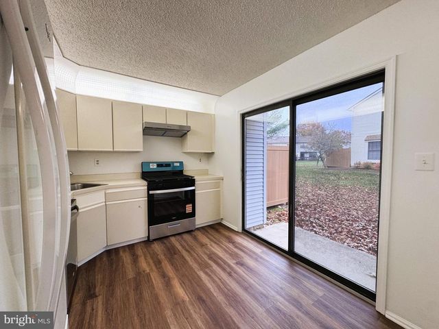 1 LYON LA, Franklin Park, NJ 08823