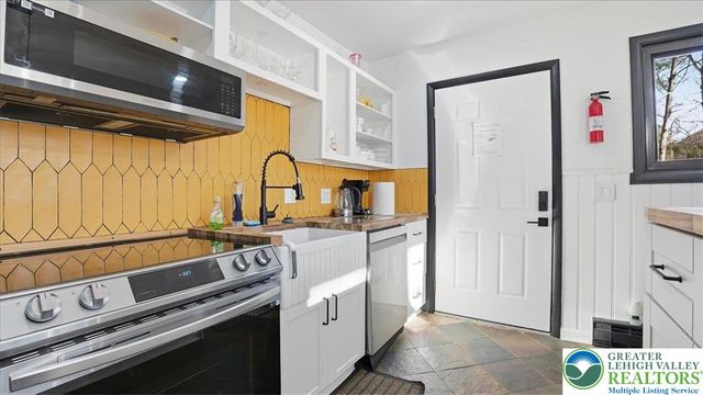 6401 Marvin Gardens, Coolbaugh Twp, PA 18466