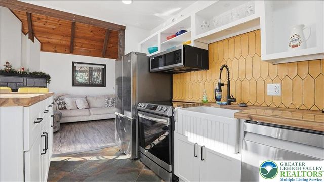 6401 Marvin Gardens, Coolbaugh Twp, PA 18466