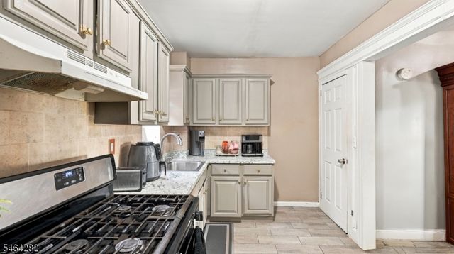 12 Church Pl, East Orange City, NJ 07017
