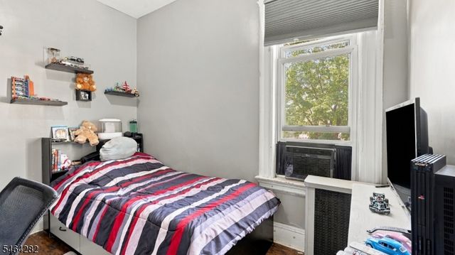 12 Church Pl, East Orange City, NJ 07017