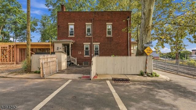 12 Church Pl, East Orange City, NJ 07017