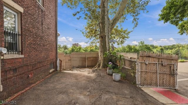 12 Church Pl, East Orange City, NJ 07017