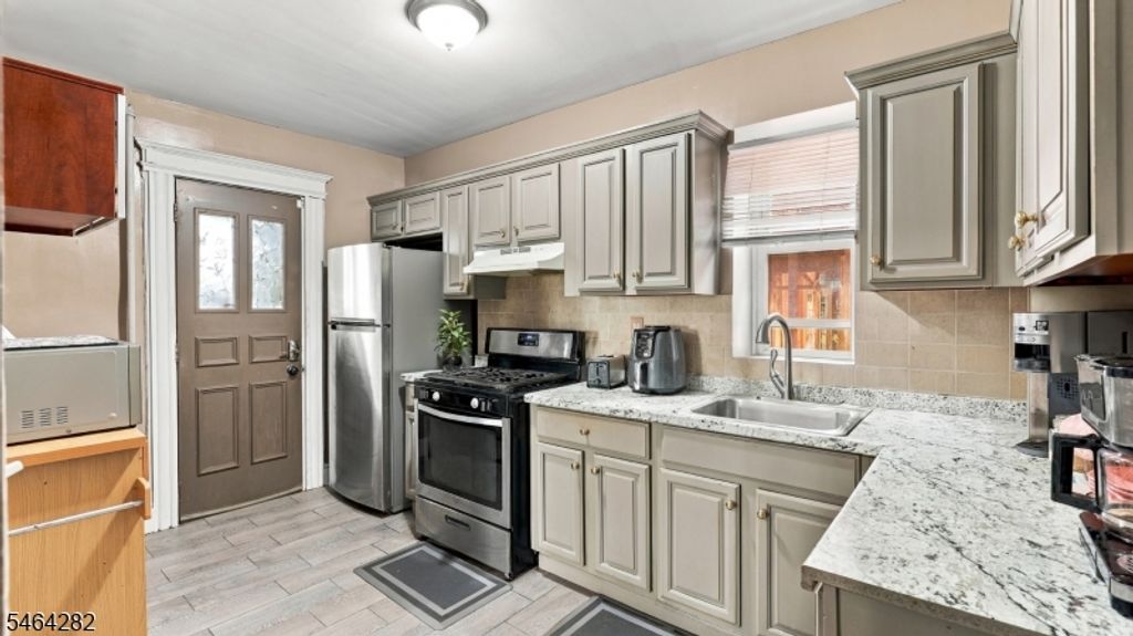 12 Church Pl, East Orange City, NJ 07017 — photo 3