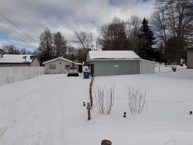 520 W Jessie Road, Sanford, MI 48657