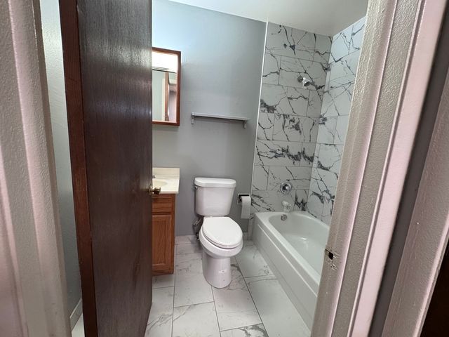7425 Brookdale Drive 107, Darien, IL 60561