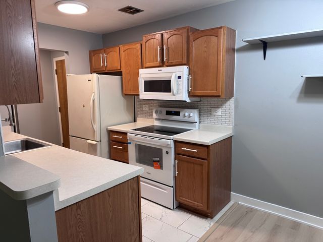 7425 Brookdale Drive 107, Darien, IL 60561