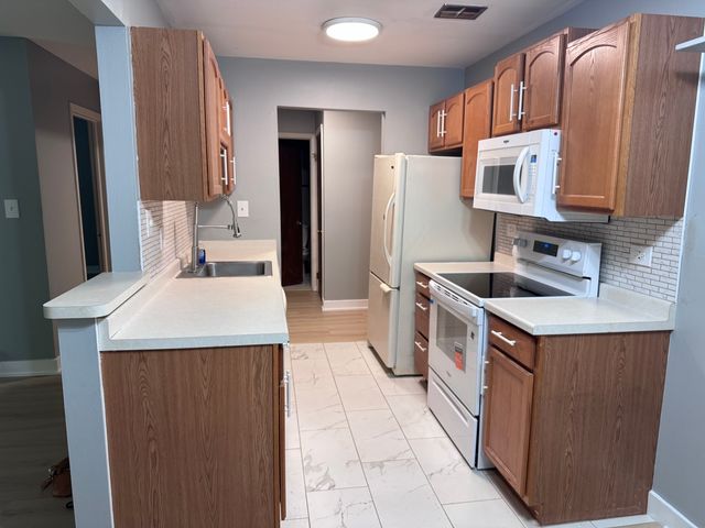 7425 Brookdale Drive 107, Darien, IL 60561