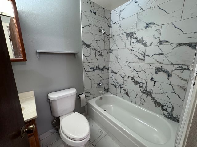 7425 Brookdale Drive 107, Darien, IL 60561