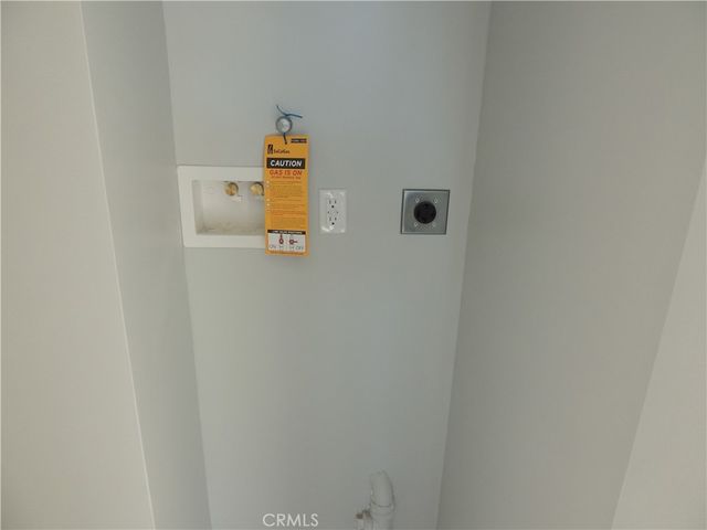 22735 Del Valle Street 2, Woodland Hills, CA 91364