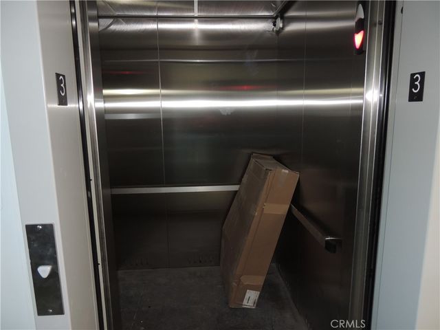 22735 Del Valle Street 2, Woodland Hills, CA 91364