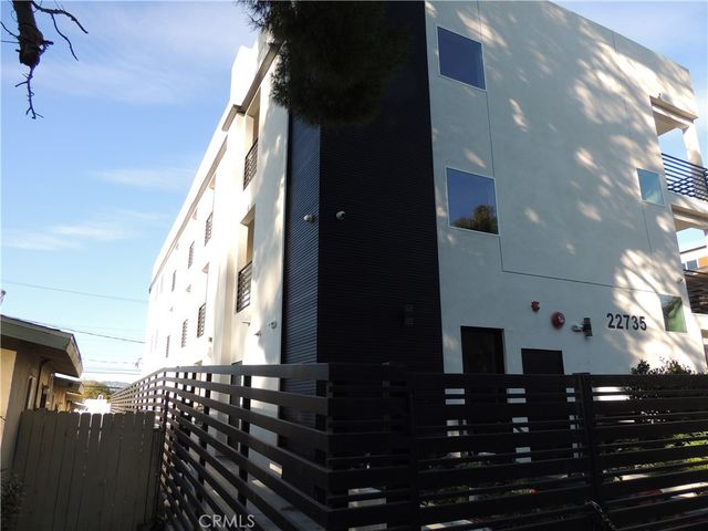 22735 Del Valle Street 2, Woodland Hills, CA 91364