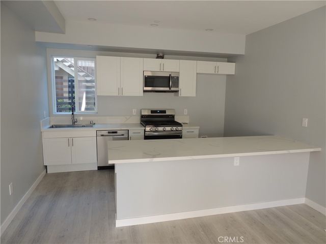 22735 Del Valle Street 2, Woodland Hills, CA 91364