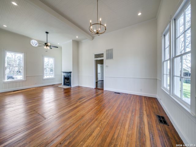 824 5A-2 High Street, Comfort, TX 78624