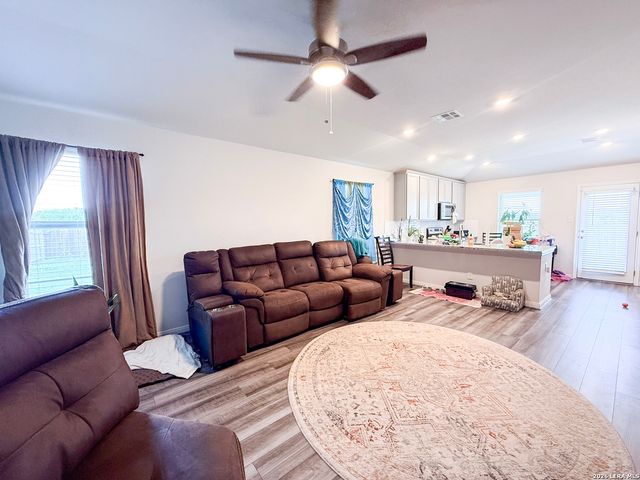 9503 FALLS CANYON BLVD, Converse, TX 78109