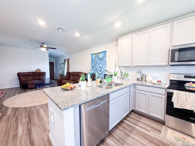 9503 FALLS CANYON BLVD, Converse, TX 78109