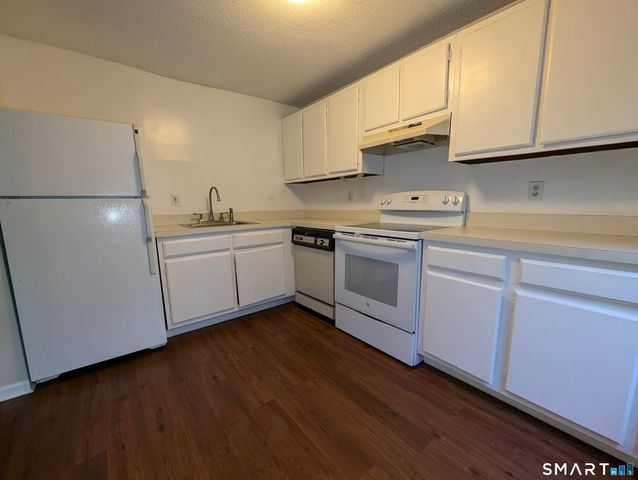 7 Padanaram Road J218, Danbury, CT 06811
