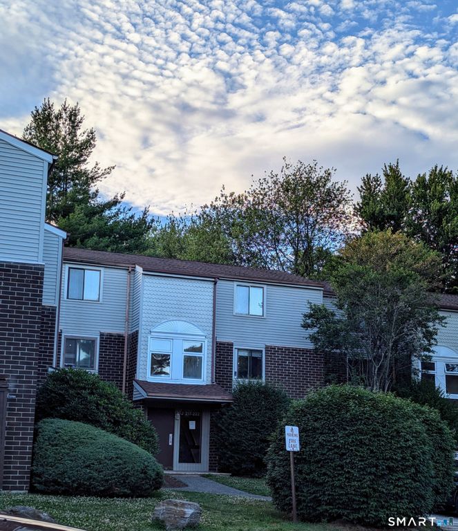 7 Padanaram Road J218, Danbury, CT 06811