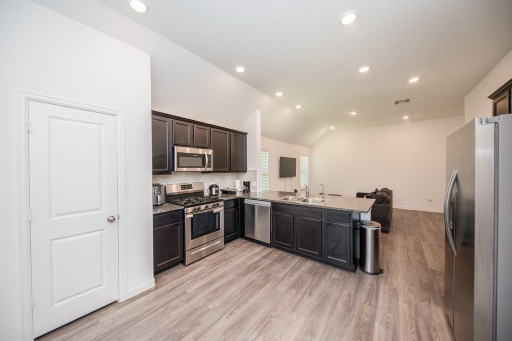 Image 10 of property listing at 3634 Homestead Ridge Lane, Richmond, TX 77406