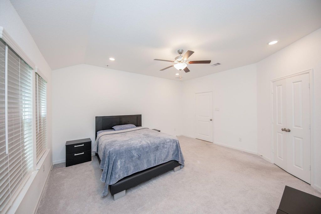 Image 14 of property listing at 3634 Homestead Ridge Lane, Richmond, TX 77406