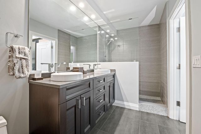 8 Port Side Drive 8A, Fort Lauderdale, FL 33316