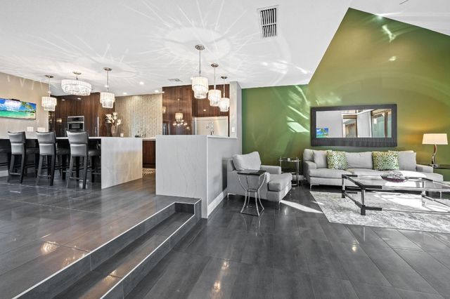 8 Port Side Drive 8A, Fort Lauderdale, FL 33316