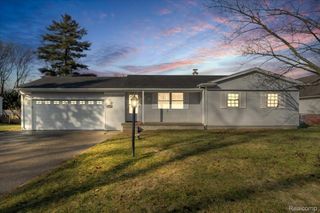 4460 Bristolwood Drive, Flint Charter Township, MI 48507