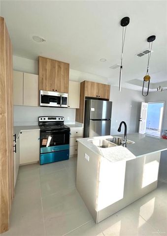 2405-2509 S Hilltop Avenue, Edinburg, TX 78542