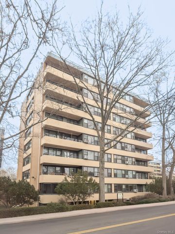 715 162nd Street 4D, Beechhurst, NY 11357