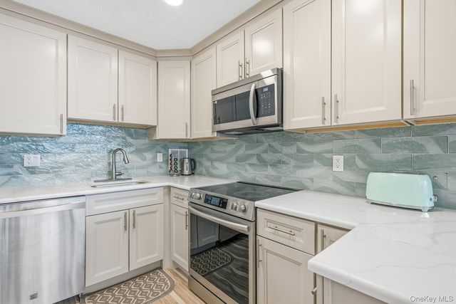 715 162nd Street 4D, Beechhurst, NY 11357