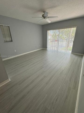 9900 NW 43rd Ter, Doral, FL 33178