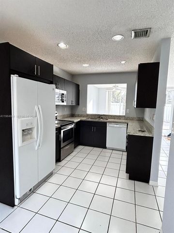 9900 NW 43rd Ter, Doral, FL 33178