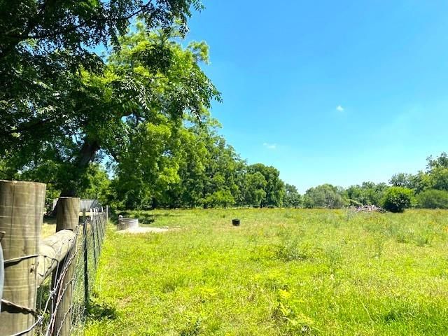 2125 Peach Ridge Road, Brookshire, TX 77423