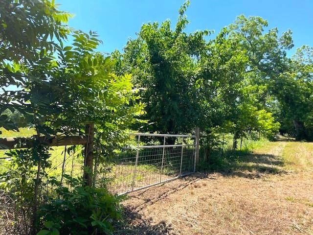 2125 Peach Ridge Road, Brookshire, TX 77423