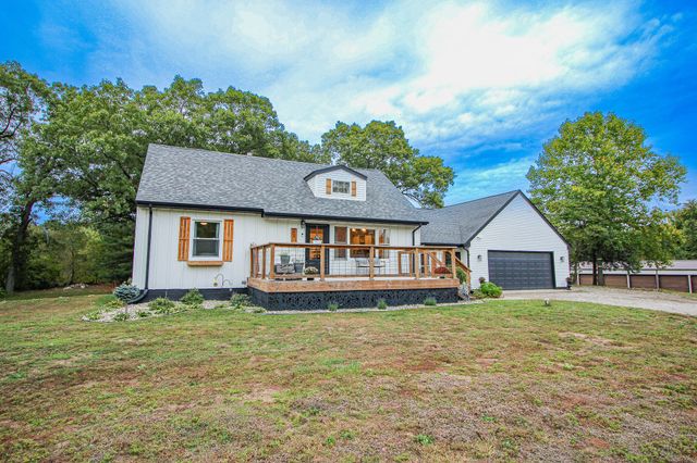 524 E Penn Street, Wheatfield, IN 46392