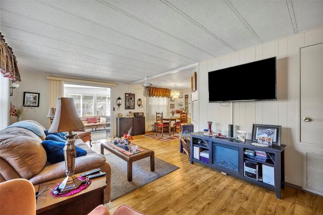 223 PARADISE S, Leesburg, FL 34788