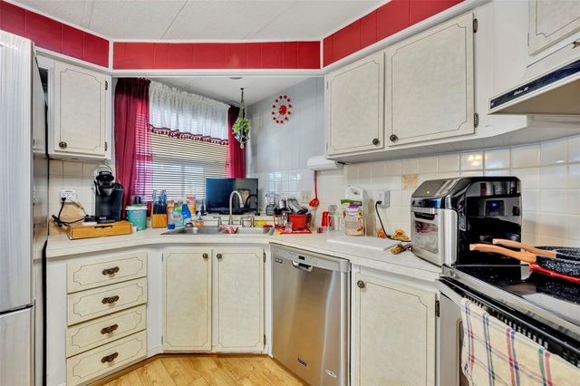 223 PARADISE S, Leesburg, FL 34788