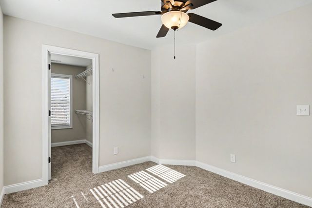 272 Bluebell Dr, Clarksville, TN 37043