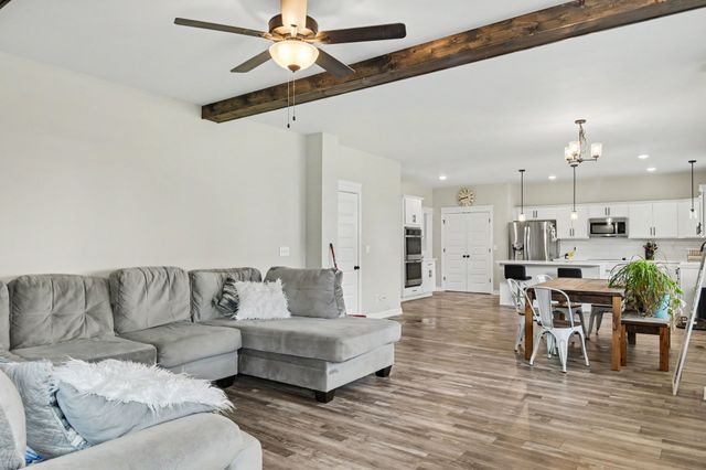 272 Bluebell Dr, Clarksville, TN 37043