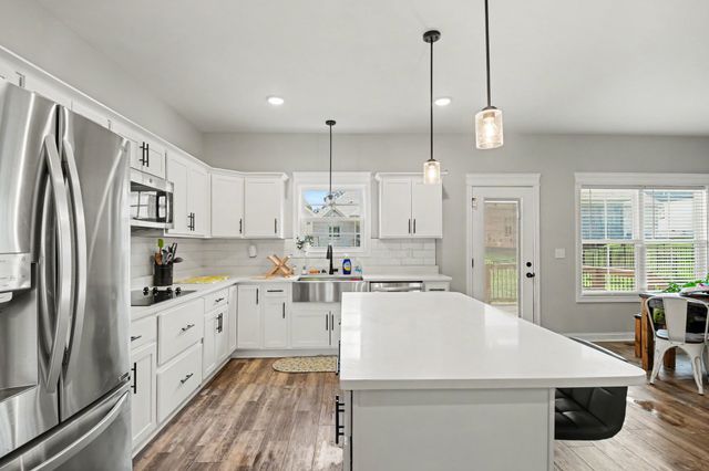 272 Bluebell Dr, Clarksville, TN 37043