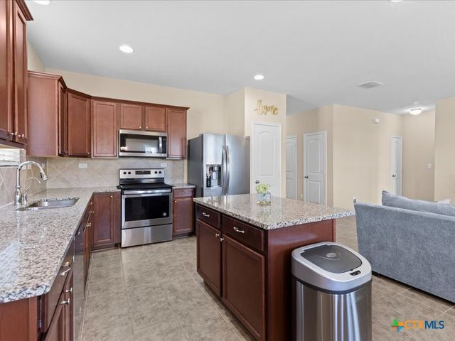 2818 Ridge Berry Road, New Braunfels, TX 78130