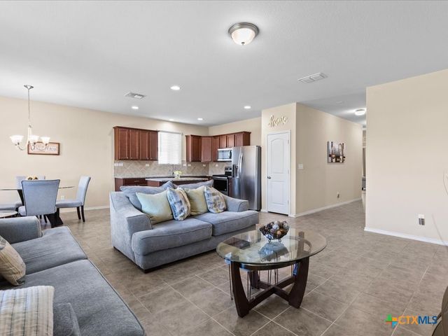 2818 Ridge Berry Road, New Braunfels, TX 78130