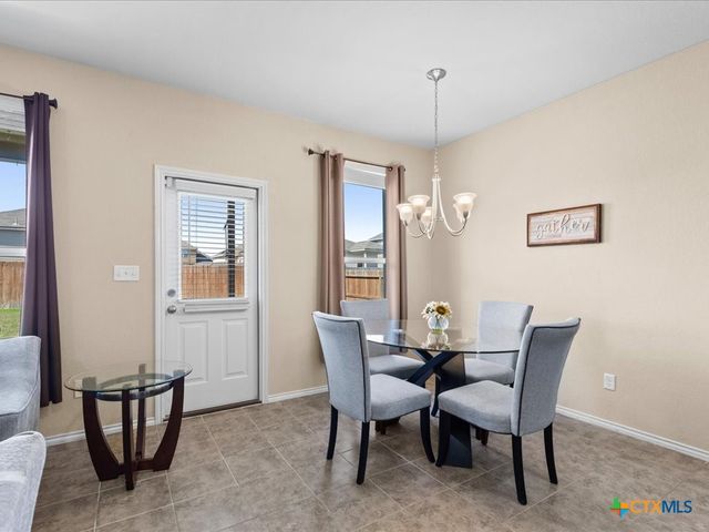 2818 Ridge Berry Road, New Braunfels, TX 78130